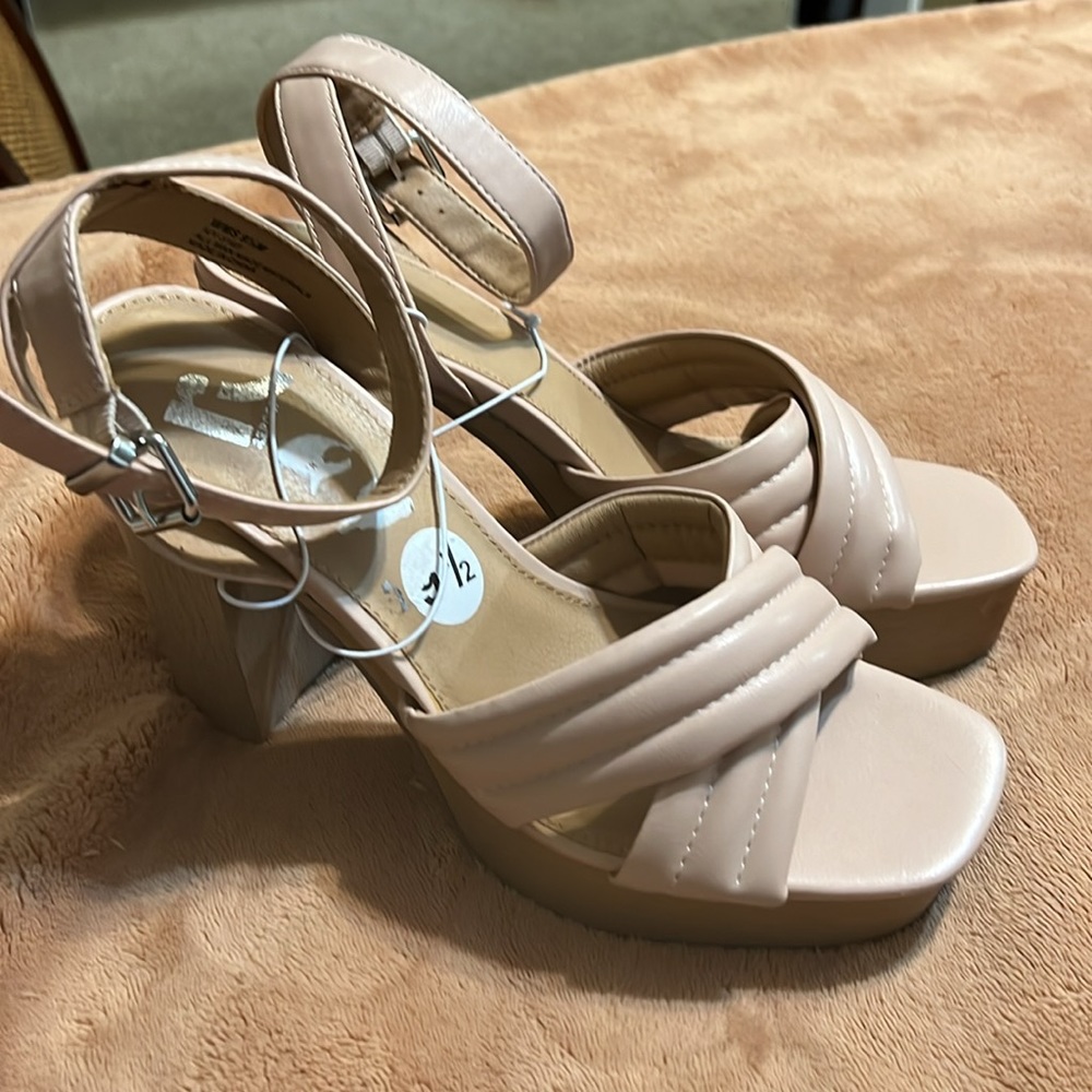Report Women’s Shoes Platform Beige Soft Material Size 9 1/2M - Picture 4 of 10